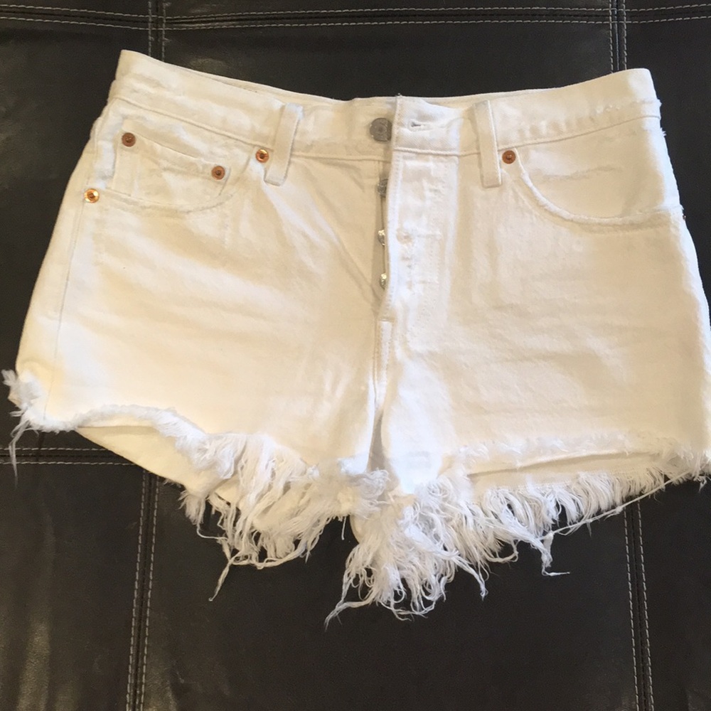 White Levi’s 501 shorts